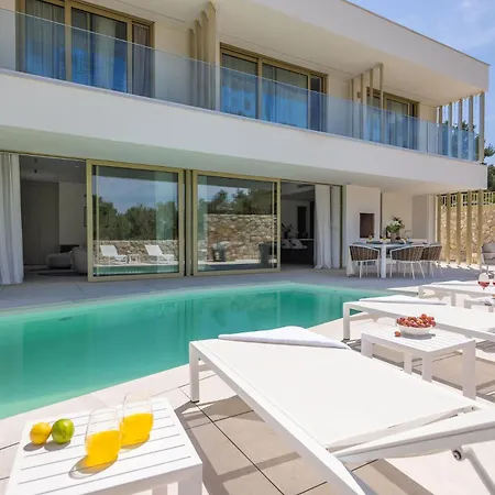 New Luxury Seaside Lemon Tree M With Heated Pool & Sea View & Parking *