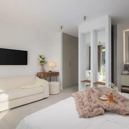 New Luxury Seaside Lemon Tree M With Heated Pool & Sea View & Parking