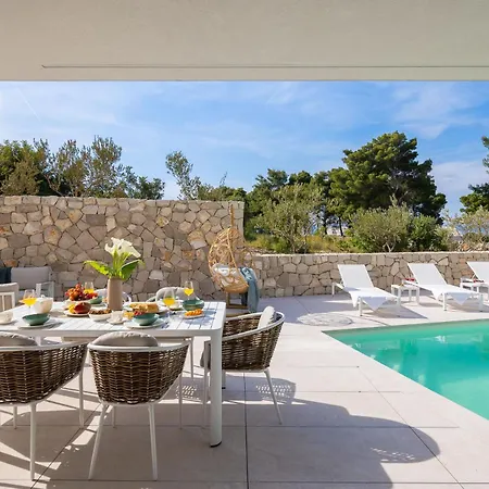 New Luxury Seaside Lemon Tree M With Heated Pool & Sea View & Parking Sutivan