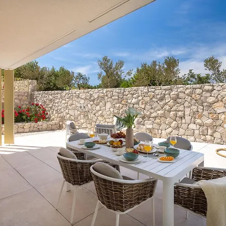 New Luxury Seaside Lemon Tree M With Heated Pool & Sea View & Parking Villa Sutivan