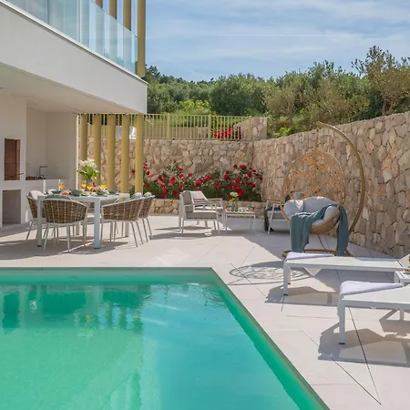 New Luxury Seaside Lemon Tree M With Heated Pool & Sea View & Parking Villa *