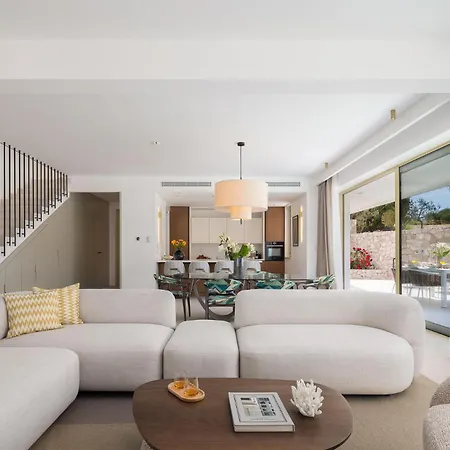 New Luxury Seaside Lemon Tree M With Heated Pool & Sea View & Parking Villa *