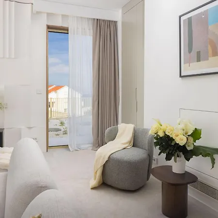 New Luxury Seaside Lemon Tree M With Heated Pool & Sea View & Parking