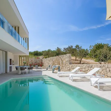 New Luxury Seaside Lemon Tree M With Heated Pool & Sea View & Parking Villa Sutivan