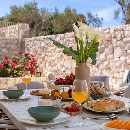 Villa New Luxury Seaside Lemon Tree M With Heated Pool & Sea View & Parking *