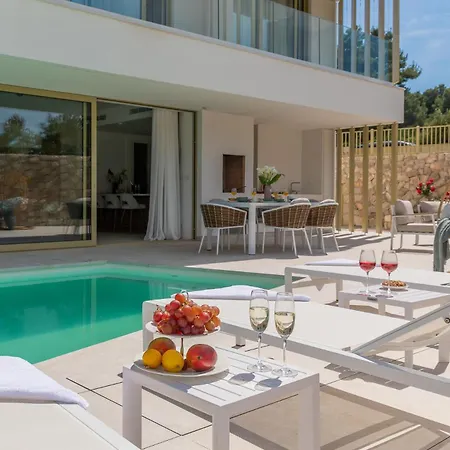Villa New Luxury Seaside Lemon Tree M With Heated Pool & Sea View & Parking *